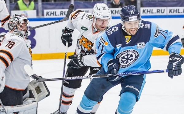 Хоккей. КХЛ. "Амур" выиграл у "Сибири", забив пять безответных шайб после 1:4. На счету Грецкого голевой пас
Хоккей. КХЛ. "Амур" выиграл у "Сибири", забив пять безответных шайб после 1:4. На счету Грецкого голевой пас