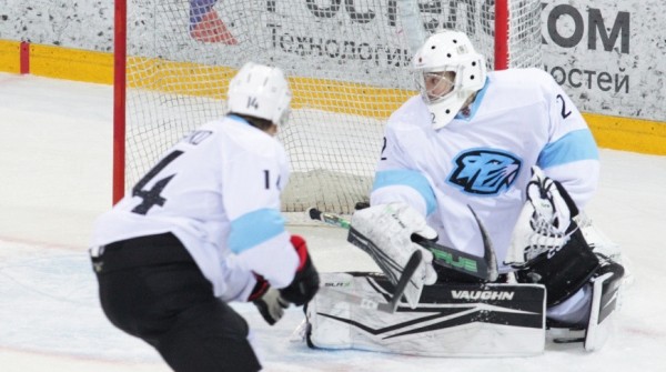 Хоккеисты "Динамо-Шинника" разгромно проиграли "Алмазу" в МХЛ Хоккеисты "Динамо-Шинника" разгромно проиграли "Алмазу" в МХЛ