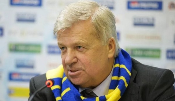 Футбол. Михаил Осинов: шикарный отель, сидим, обедаем. Байдачный — администратору: "Принеси мне папайю!"
Футбол. Михаил Осинов: шикарный отель, сидим, обедаем. Байдачный — администратору: "Принеси мне папайю!"