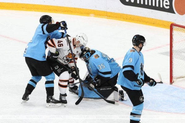 Хоккеисты минского "Динамо" проиграли третий матч подряд в КХЛ 