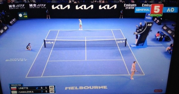 Теннис.  "Беларусь 5" в записи показал полуфиналы "Australian Open" с участием белорусок. ТВ-права принадлежат Eurosport
 