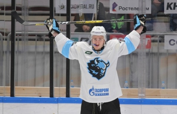 Хоккей.  Напиши, почему хочешь попасть на матчи ближайшей домашней серии минского "Динамо", — и получи четыре пары билетов!
 