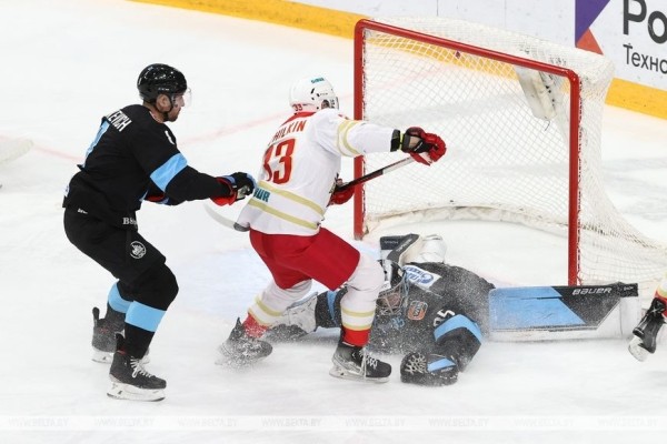 Минское "Динамо" дома уступило "Куньлуню" в матче КХЛ