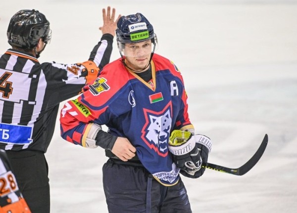 Хоккей.  Сергей Костицын потерял несколько зубов
 