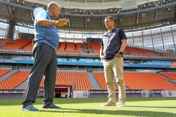 Футбол.  Виктор Гончаренко о президенте "Урала" на скамейке запасных: может ли он дать совет? Нет. Он может спросить что-то нейтральное, но не больше
 