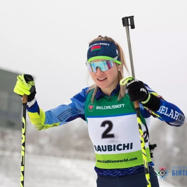 Биатлон.  Динара Алимбекова теперь будет выступать под фамилией Смольская
 