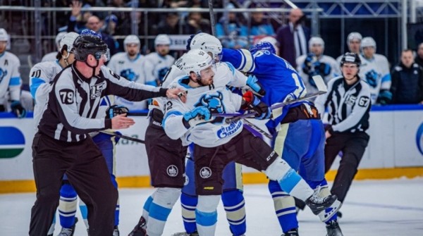 Хоккеисты минского "Динамо" проиграли "Сибири" в матче чемпионата КХЛ