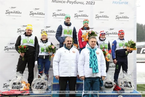 "Это как вернуться на десять лет назад". Завершившие карьеру звезды биатлона выступили в "Раубичах" "Это как вернуться на десять лет назад". Завершившие карьеру звезды биатлона выступили в "Раубичах"