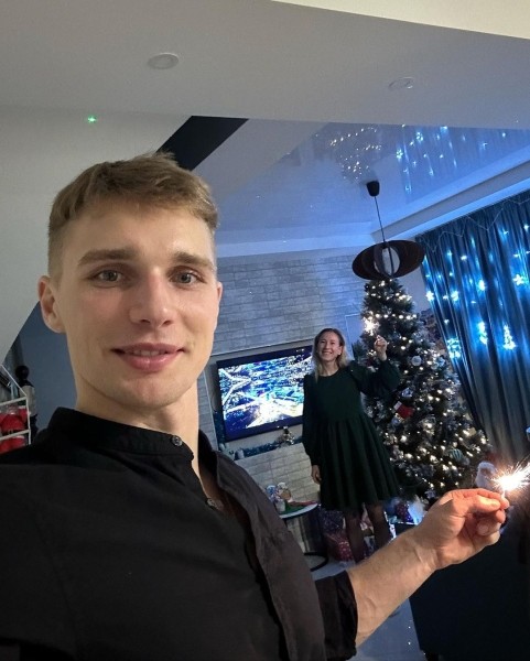 Биатлон.  "Спасибо за еще один прекрасный год, Антон". Как Динара Алимбекова и Антон Смольский встретили 2023-й
 