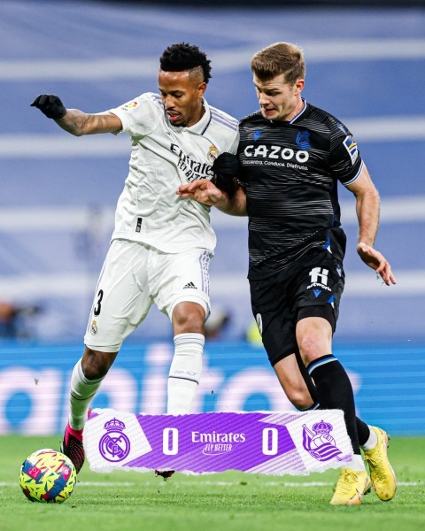 Футбол.  Чемпионат Испании. "Реал" на смог победить "Реал Сосьедад" и отстает от "Барселоны" на пять очков
 