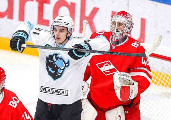 Хоккей. КХЛ. Минское "Динамо" на выезде проиграло "Спартаку", пропустив в овертайме в пустые ворота
Хоккей. КХЛ. Минское "Динамо" на выезде проиграло "Спартаку", пропустив в овертайме в пустые ворота