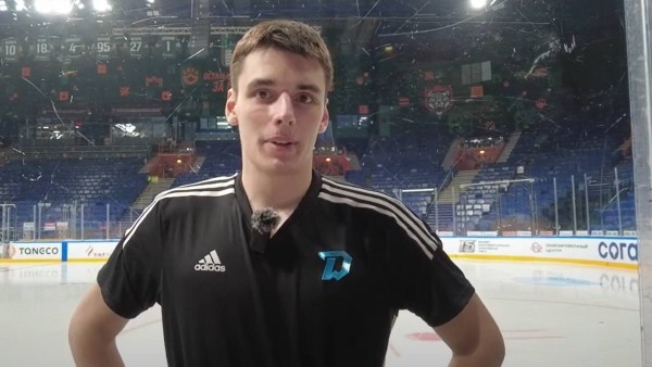 Хоккей.  КХЛ. Виталий Пинчук открыл счет в матче против "Куньлуня", здорово обведя защитников и вратаря соперника
   