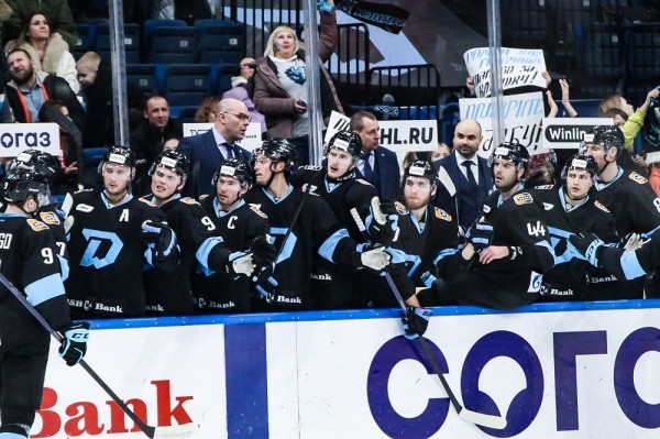 Хоккей. Источник: Спунер, Меркли и Гилмор могли покинуть минское "Динамо" в трансферный дедлайн
Хоккей. Источник: Спунер, Меркли и Гилмор могли покинуть минское "Динамо" в трансферный дедлайн