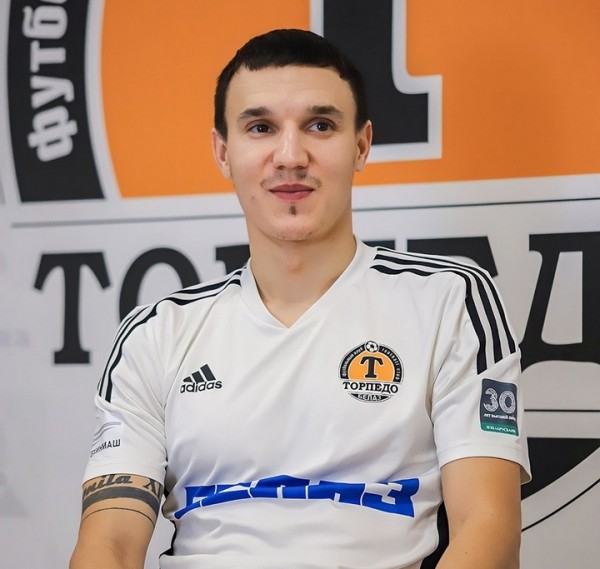Футбол.  Украинский полузащитник Александр Батищев заключил контракт с "Торпедо"-БелАЗ
 