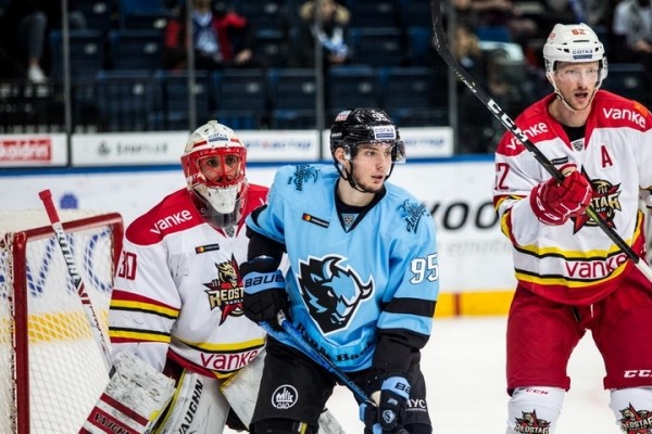 Хоккей. КХЛ. Минское "Динамо" дома переиграло "Куньлунь", вернувшись в зону плей-офф Западной конференции
Хоккей. КХЛ. Минское "Динамо" дома переиграло "Куньлунь", вернувшись в зону плей-офф Западной конференции