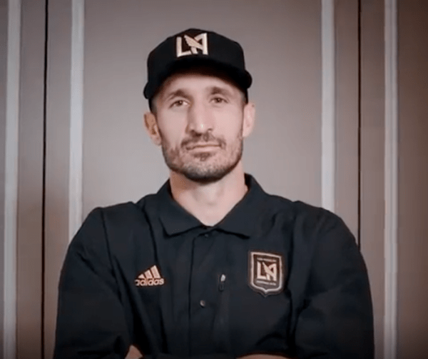 Футбол.  Джорджо Кьеллини поддержал "Ювентус" в связи со снятием с клуба 15 очков
 