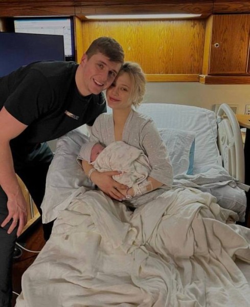 Хоккей. В семье Алексея Протаса пополнение!
Хоккей. В семье Алексея Протаса пополнение!