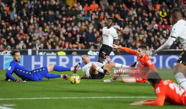 Футбол.  Чемпионат Испании. "Валенсия" нанесла поражение "Реал Сосьедаду"
