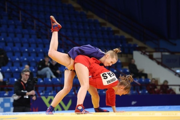 Белорусские самбисты выиграли восемь золотых медалей на старте международного турнира в Минске