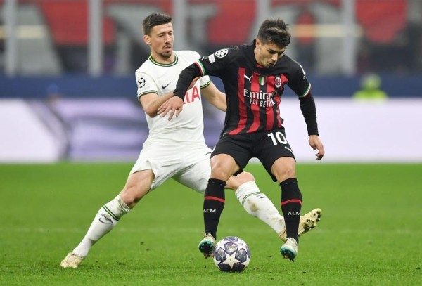 Футбол.  Лига чемпионов. "Милан" взял верх над "Тоттенхэмом" в первом матче 1/8 финала
 