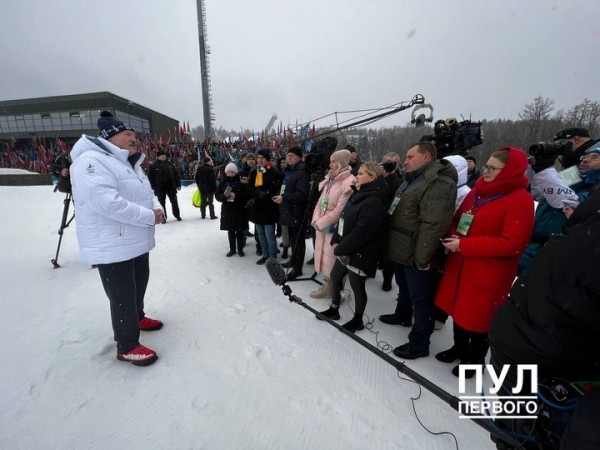 Разное.  Александр Лукашенко: дело не в символах, флагах, гимнах, дело в ребятах, посвятивших свою жизнь спорту. Они не бандиты
 