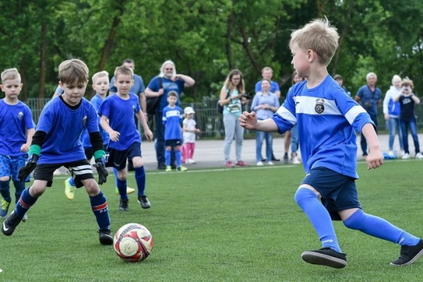 Футбол.  Владимир Базанов: я в нашей немецкой программе не сомневаюсь. Как говорится, в футбол играют все, а побеждают немцы
 