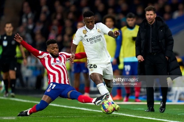 Футбол. Чемпионат Испании. "Реал" вырвал ничью у игравшего вдесятером "Атлетико"
Футбол. Чемпионат Испании. "Реал" вырвал ничью у игравшего вдесятером "Атлетико"