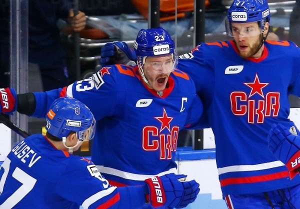 Хоккей.  КХЛ. Гол и ассист Степана Фальковского помог СКА одолеть на своем льду "Трактор" Стася
  