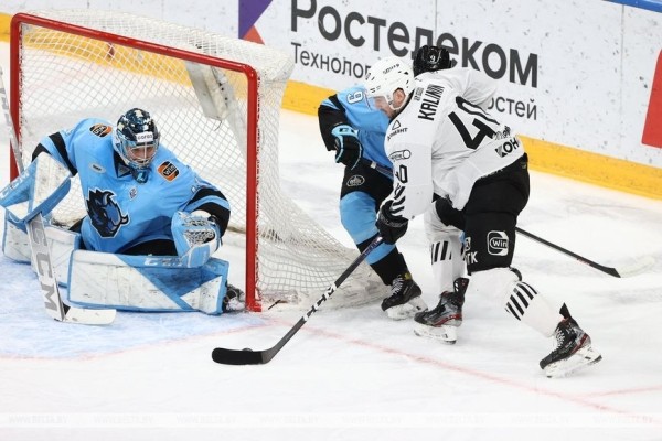 Хоккеисты минского "Динамо" на своем льду проиграли "Трактору" в КХЛ