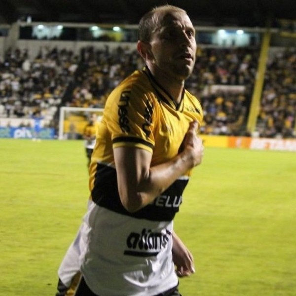 Футбол. Ренан Брессан ушел из клуба второго дивизиона Бразилии
Футбол. Ренан Брессан ушел из клуба второго дивизиона Бразилии