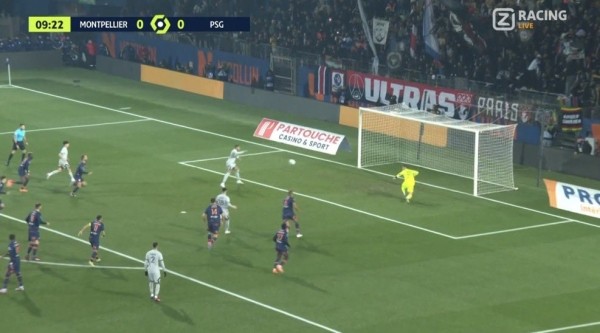 Футбол. Килиан Мбаппе не забил "Монпелье" два пенальти за пару минут и не попал по пустым воротам с пяти метров
Футбол. Килиан Мбаппе не забил "Монпелье" два пенальти за пару минут и не попал по пустым воротам с пяти метров