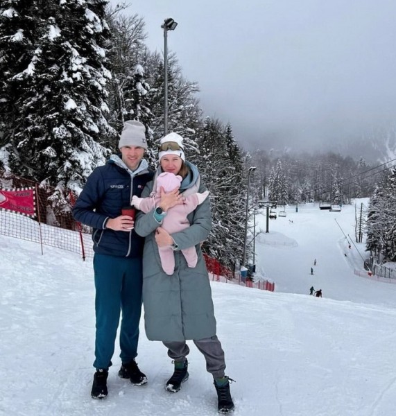 Биатлон.  Анна Сола опубликовала фото с дочкой, поблагодарив Ирину Казакевич за встречу и показ сочинских красот
 