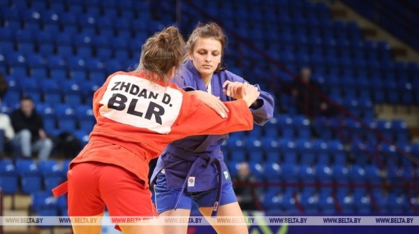 Белорусские самбисты выиграли восемь золотых медалей на старте международного турнира в Минске