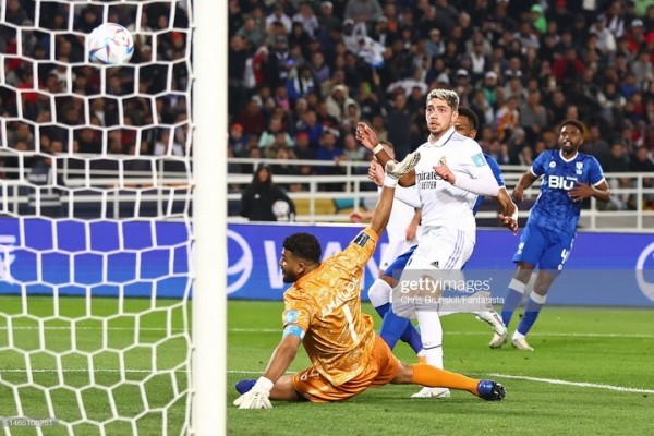 Футбол.  Клубный чемпионат мира. "Реал" в финальном матче с восемью голами обыграл "Аль-Хиляль"
 