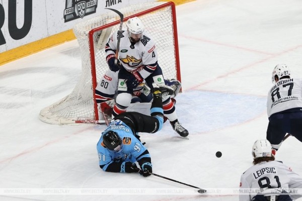 Хоккеисты минского "Динамо" обыграли "Металлург" в КХЛ Хоккеисты минского "Динамо" обыграли "Металлург" в КХЛ