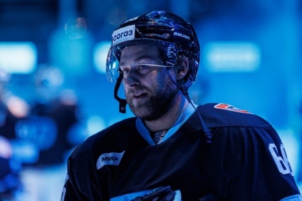 Хоккей. Источник: у Павла Варфоломеева есть проблемы с режимом. Командировка в фарм может быть связана с этим
Хоккей. Источник: у Павла Варфоломеева есть проблемы с режимом. Командировка в фарм может быть связана с этим