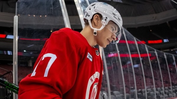 Хоккей.  Егор Шарангович отдал голевой пас, заработав 100-е очко в НХЛ, но "Нью-Джерси" проиграл в Сент-Луисе
  