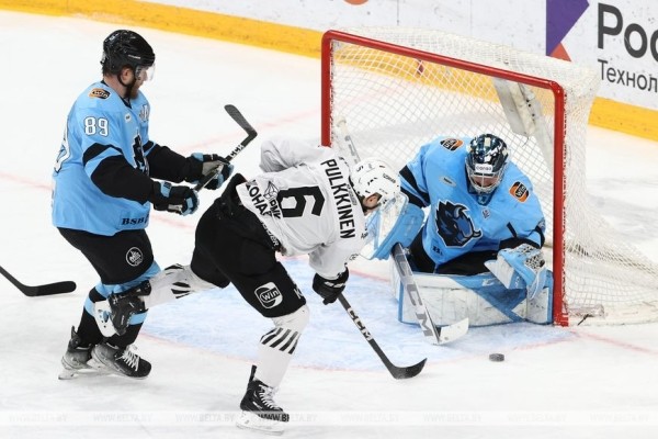Хоккеисты минского "Динамо" на своем льду проиграли "Трактору" в КХЛ