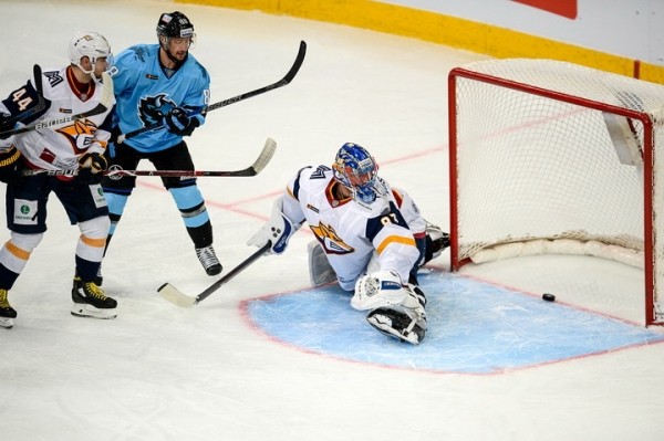 Хоккей.  КХЛ. Минское "Динамо" одержало победу над магнитогорским "Металлургом", проигравшим четвертый матч подряд
 
