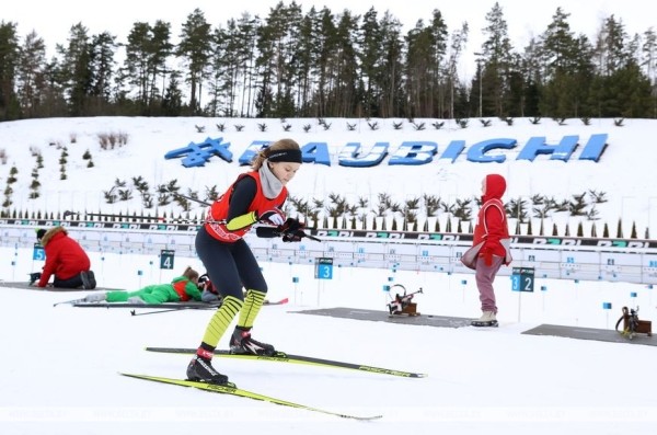 ФОТОФАКТ: Областной этап соревнований по биатлону "Снежный снайпер" прошел в "Раубичах" ФОТОФАКТ: Областной этап соревнований по биатлону "Снежный снайпер" прошел в "Раубичах"