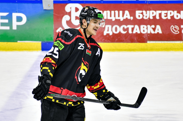 Хоккей.  Игорь Ревенко проводит 400-й матч в Betera-Экстралиге
 