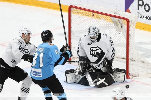 Хоккеисты минского "Динамо" на своем льду проиграли "Трактору" в КХЛ