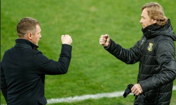 Футбол.  "Урал" Виктора Гончаренко нанес поражение "Ростову" и пробился в полуфинал Кубка России
 