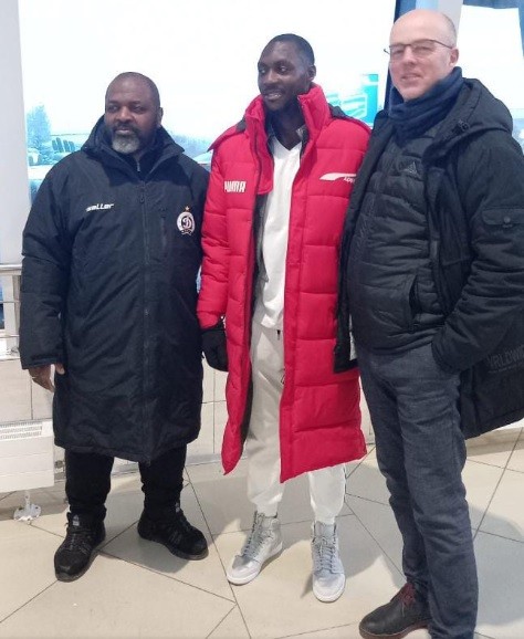 Футбол.  Источник: камерунский полузащитник Энджонаи Мба находится на просмотре в БАТЭ
 