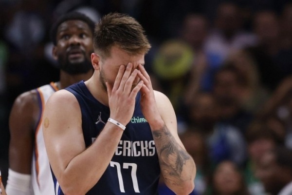 Баскетбол. НБА. Лука Дончич, набирающий в среднем по 33,4 очка в сезоне-2022/23, получил травму в матче с "Новым Орлеаном"
Баскетбол. НБА. Лука Дончич, набирающий в среднем по 33,4 очка в сезоне-2022/23, получил травму в матче с "Новым Орлеаном"