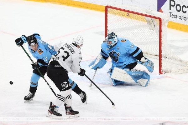Хоккеисты минского "Динамо" на своем льду проиграли "Трактору" в КХЛ