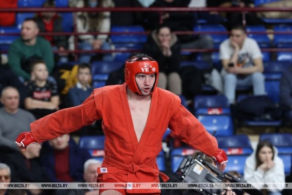 Белорусские самбисты выиграли восемь золотых медалей на старте международного турнира в Минске