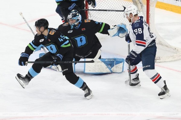 Хоккеисты минского "Динамо" проиграли "Торпедо" в КХЛ