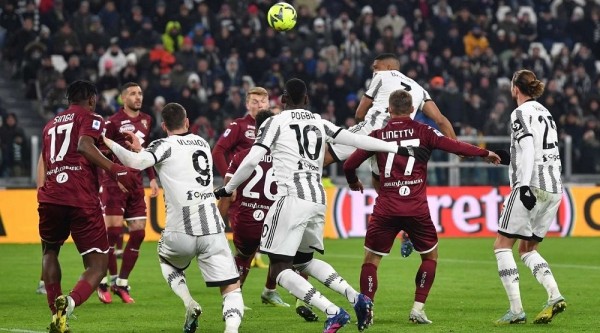 Футбол. Чемпионат Италии. "Ювентус" взял верх в туринском дерби, дважды отыгрываясь в счете
Футбол. Чемпионат Италии. "Ювентус" взял верх в туринском дерби, дважды отыгрываясь в счете