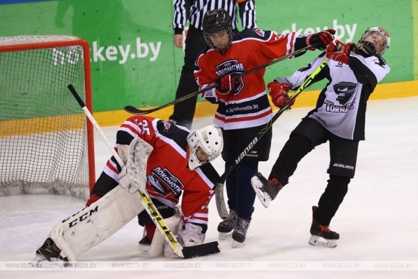 Юные хоккеисты минского "Локомотива" выиграли "Золотую шайбу"